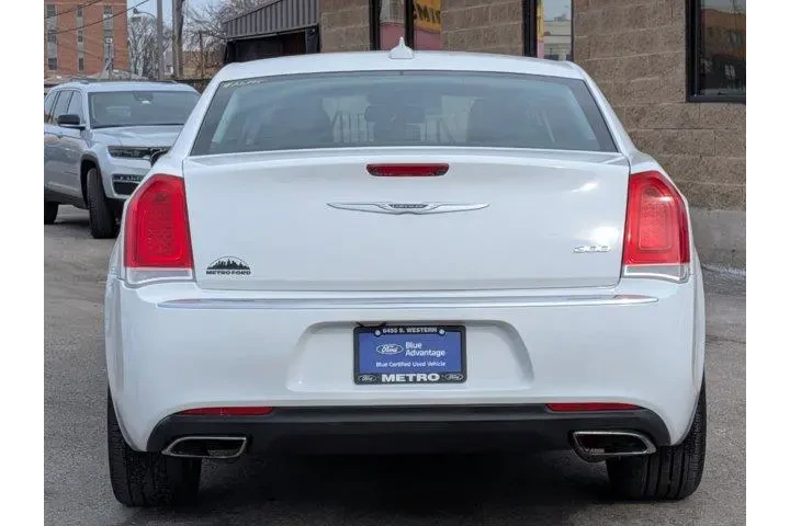 $16331 : Chrysler 300 2020 Limited 4d image 5