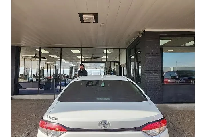 $16857 : Toyota Corolla 2021 LE 4dr S image 2