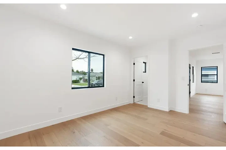 $2500 : 3 bedroom house in koreatown image 4