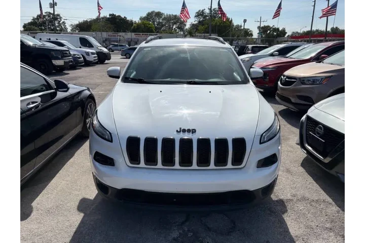 $8350 : 2018 Cherokee Latitude image 1