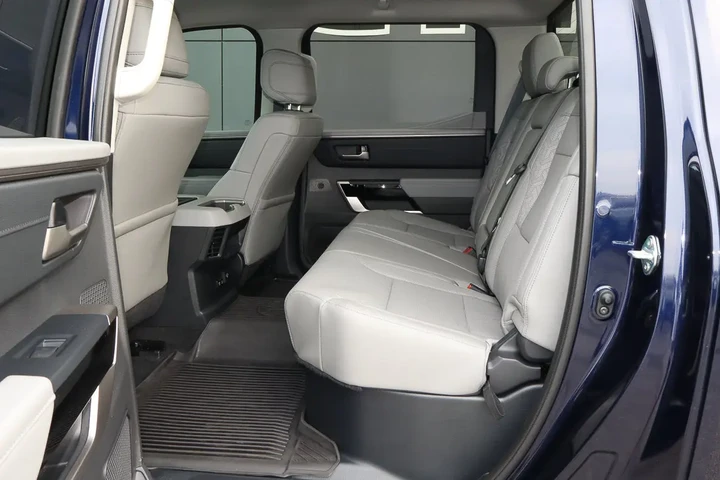 $52988 : 2024 Tundra 4WD Limited image 8