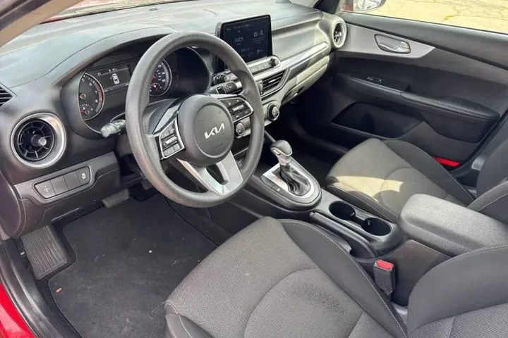 $15999 : 2022 Forte LXS image 9