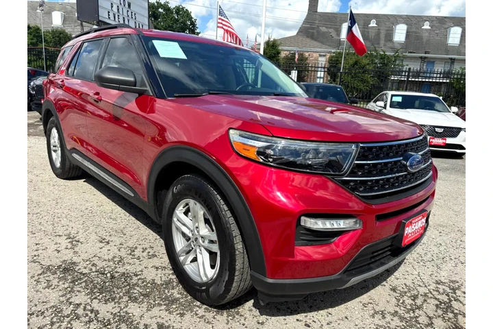 2020 Explorer XLT image 2