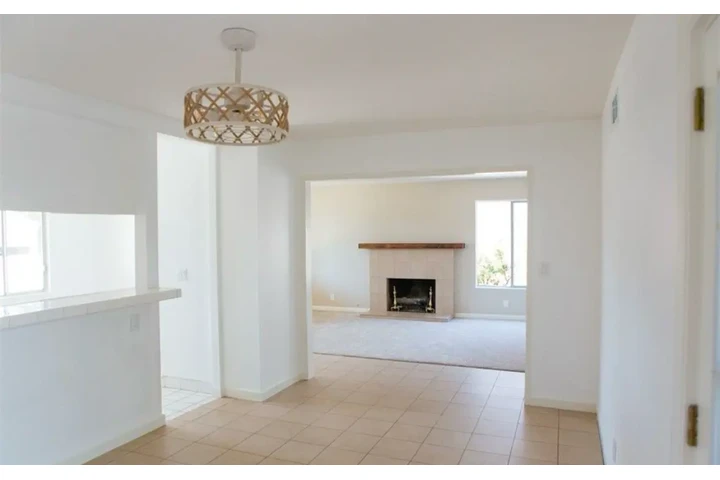 $1900 : Beautiful 2 Bedroom Home in LA image 2