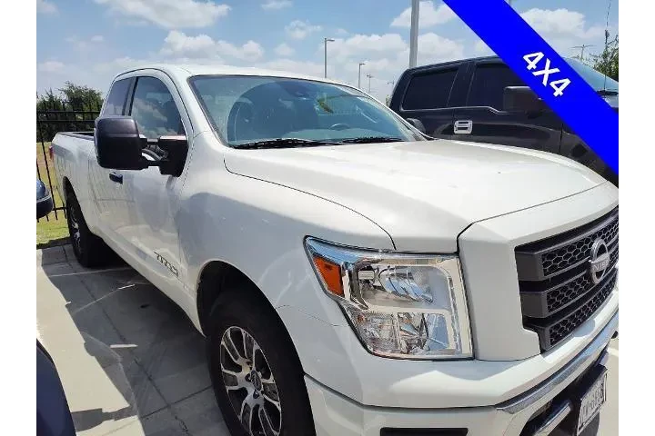$38995 : Nissan Titan 2024 4x4 SV 4dr image 4
