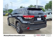 $23195 : Toyota Highlander 2018 LE 4d thumbnail