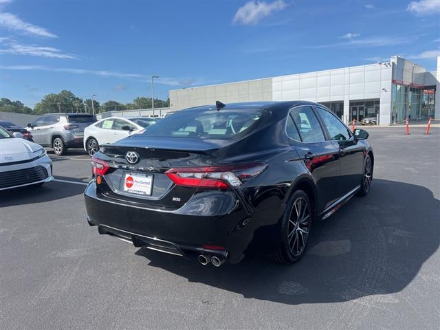 $23892 : PRE-OWNED 2022 TOYOTA CAMRY SE image 7