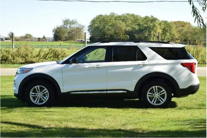 $30990 : Ford Explorer 2022 AWD XLT 4 image 4
