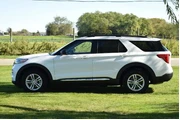$30990 : Ford Explorer 2022 AWD XLT 4 thumbnail