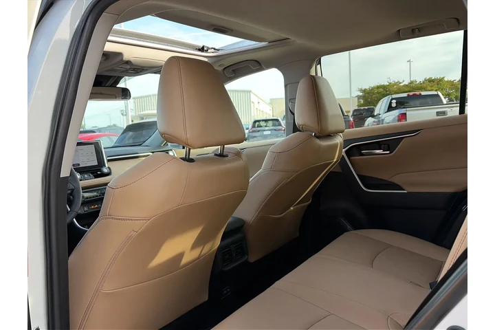 $30814 : Toyota RAV4 2023 XLE Premium image 4