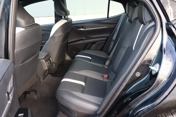 $25988 : 2025 Camry SE image 8