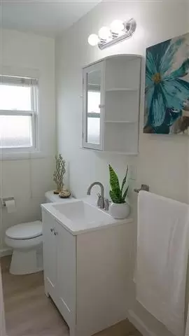 $1100 : property is NEWLY REMODELED . image 3