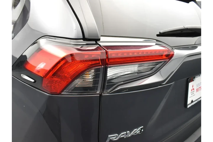 $23995 : Toyota RAV4 2023 AWD XLE 4dr image 8