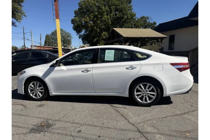 2015 Avalon XLE image 3