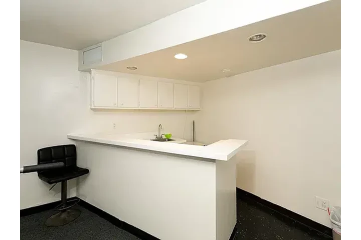 $2000 : 2 Bed 2bath image 5