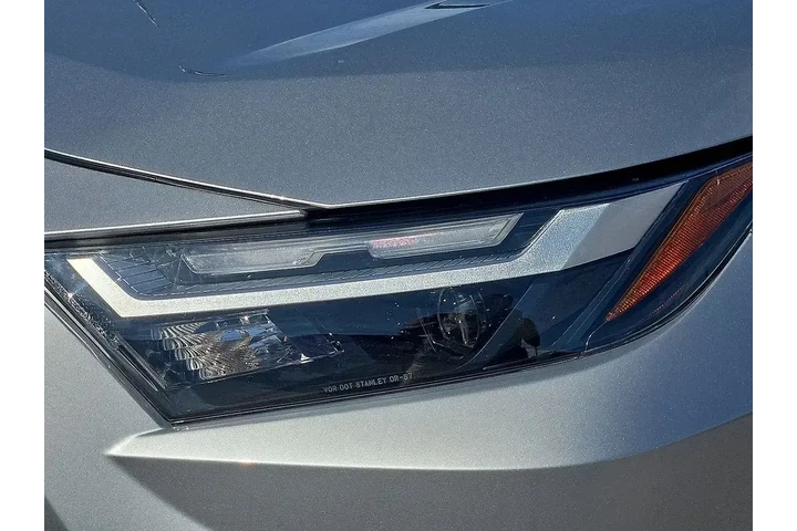 $29892 : Toyota RAV4 2023 AWD XLE 4dr image 8