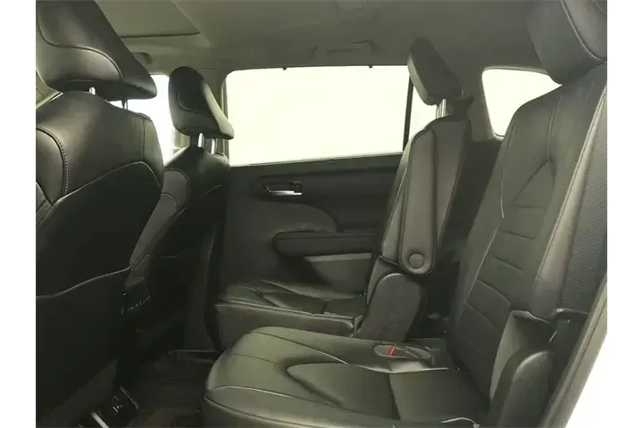 $39921 : Toyota Highlander 2023 AWD L image 10