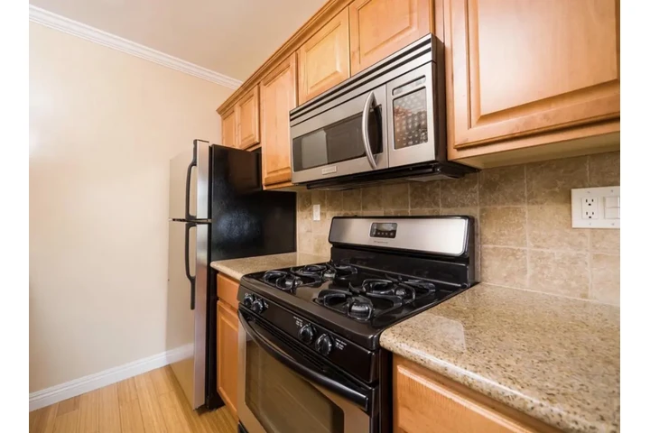 $2000 : 2 Bedroom Apt in Los Angeles image 5