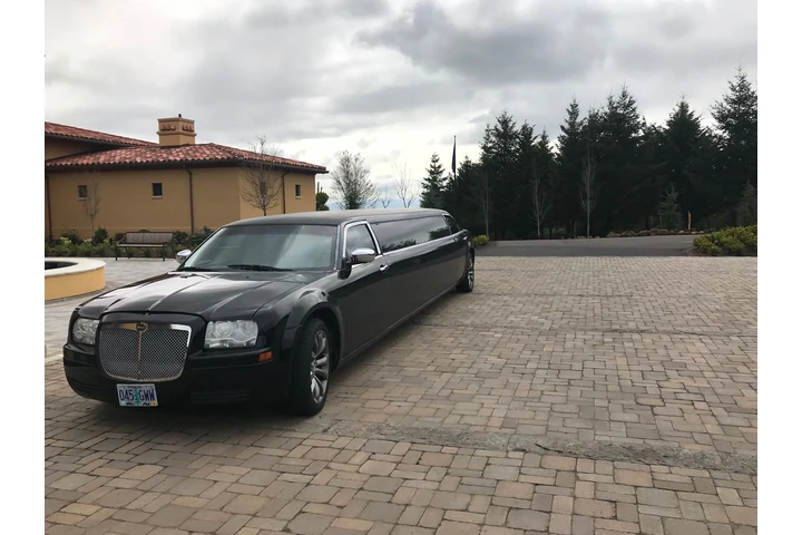 $9000 : Limousina Chrysler C300 2007, image 2