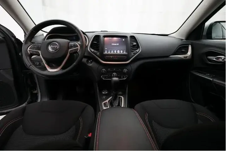 $14698 : Jeep Cherokee 2016 4x4 Latit image 5