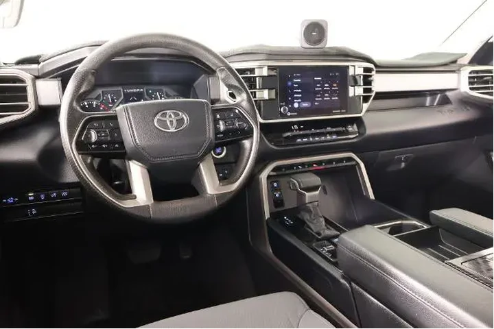 $39928 : Toyota Tundra 2024 4x4 SR5 4 image 2