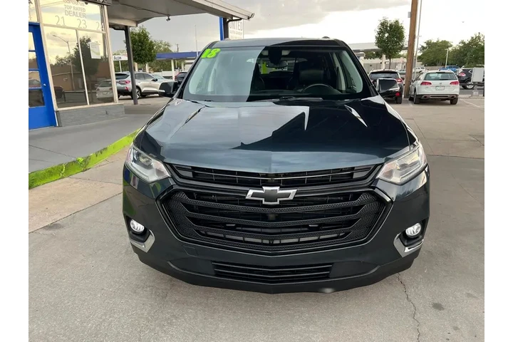 2018 Traverse LT Feather AWD image 2