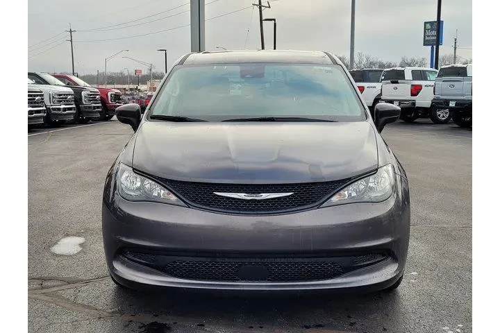 $25988 : Chrysler Voyager 2023 LX 4dr image 8