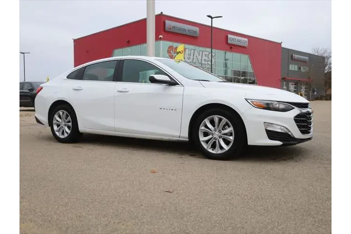 $18977 : Chevrolet Malibu 2024 LT 4dr image 2
