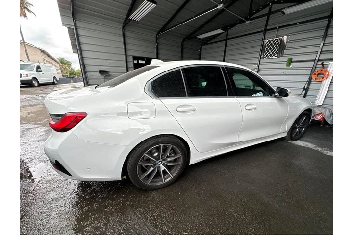 $24477 : 2021 3 Series 330i image 7