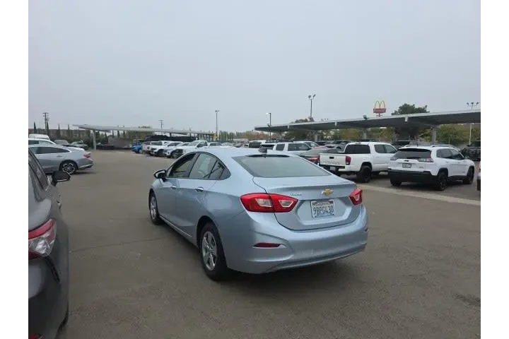 $8900 : Chevrolet Cruze 2018 LS Auto image 4