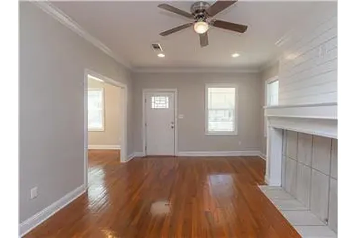 $850 : Rental property with 2 bedro image 3