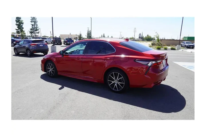 $26984 : 2023 Camry SE Sedan 4D image 8