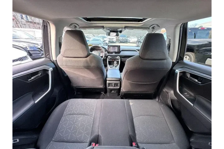 $22995 : Toyota RAV4 2022 AWD XLE 4dr image 10