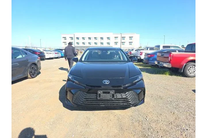 $33900 : Toyota Camry 2026 LE 4dr Sed image 2