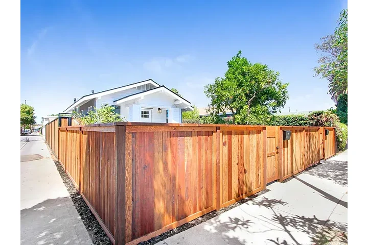 $800 : Newly Upgraded Featuring 2 Bed image 9