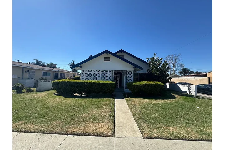 $2650 : Stewart And Gray Rd,Downey‼️ image 1