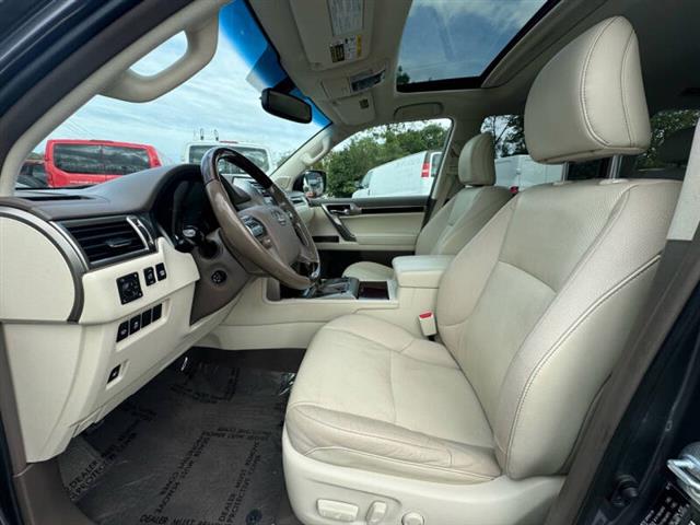 $32995 : 2019 GX 460 image 9