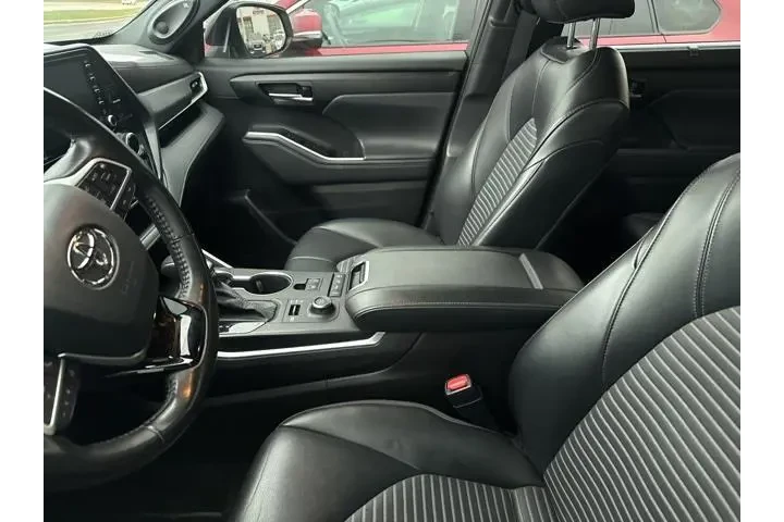 $38938 : Toyota Highlander 2022 AWD X image 4