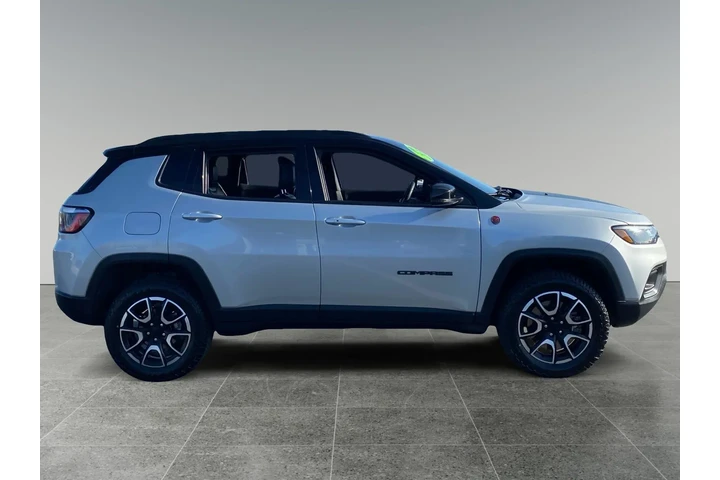$27518 : Jeep Compass 2024 4x4 Trailh image 6