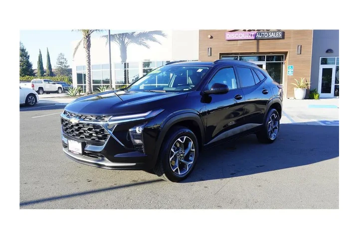 $21984 : 2025 Trax LT image 2