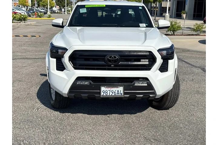 $32250 : Toyota Tacoma 2024 4x2 SR5 4 image 2