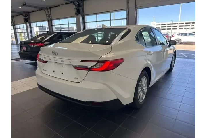 $25589 : Toyota Camry 2025 SE 4dr Sed image 3