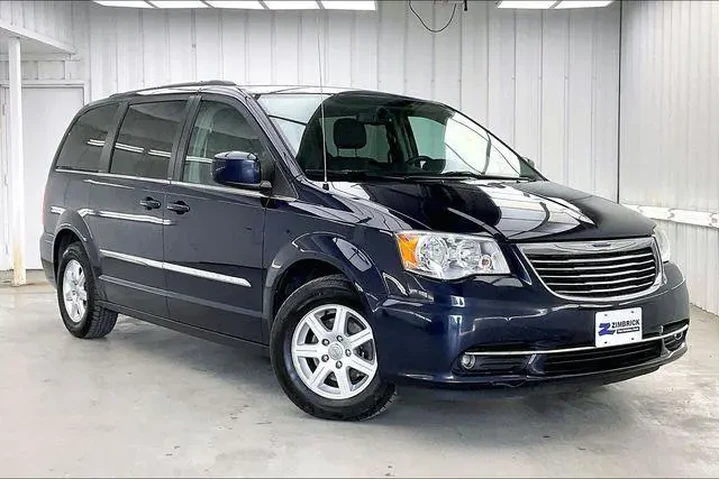 $4990 : Chrysler Town and Country 20 image 1