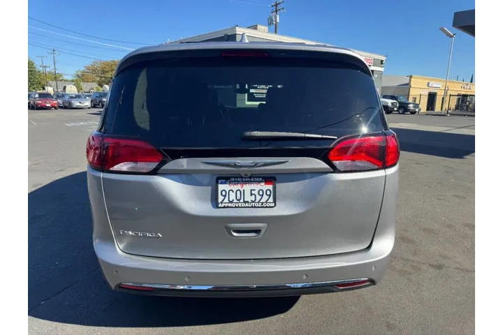 $12998 : 2017 Pacifica Touring-L image 7