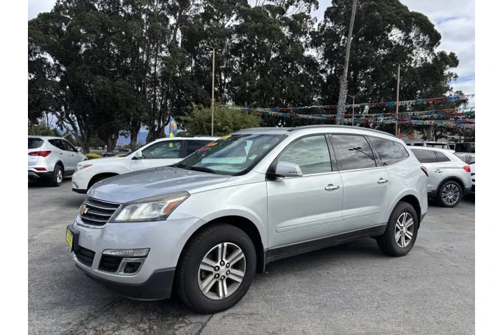 $12999 : 2017 Traverse LT image 3