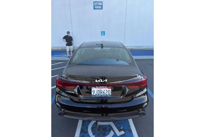 $21988 : Kia Forte 2023 LXS 4dr Sedan image 8