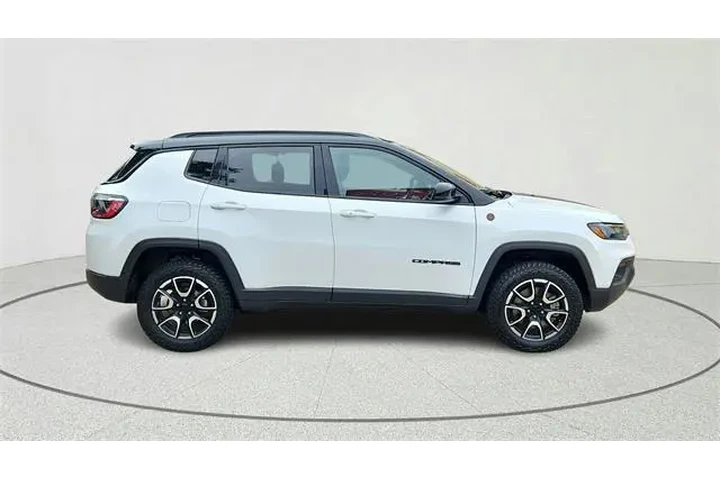 $24975 : Jeep Compass 2024 4x4 Trailh image 2
