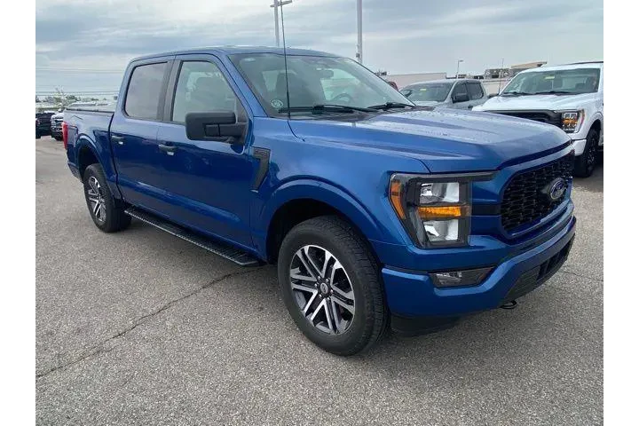 $39005 : Ford F-150 2023 4x4 XL 4dr S image 2