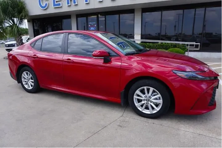 $27488 : Toyota Camry 2025 SE 4dr Sed image 1