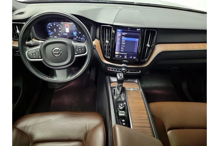 $27998 : Volvo XC60 2021 AWD T5 Momen image 9